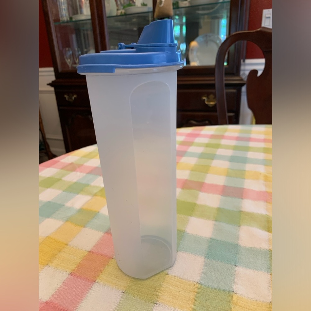 Tupperware Modular Mates, round #4 with blue lid for syrup or oil
